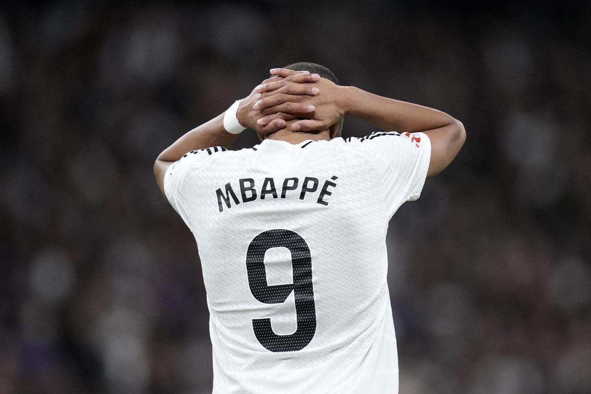 Kylian Mbappe se lamenta tras una ocasión desperdicada con el Real Madrid