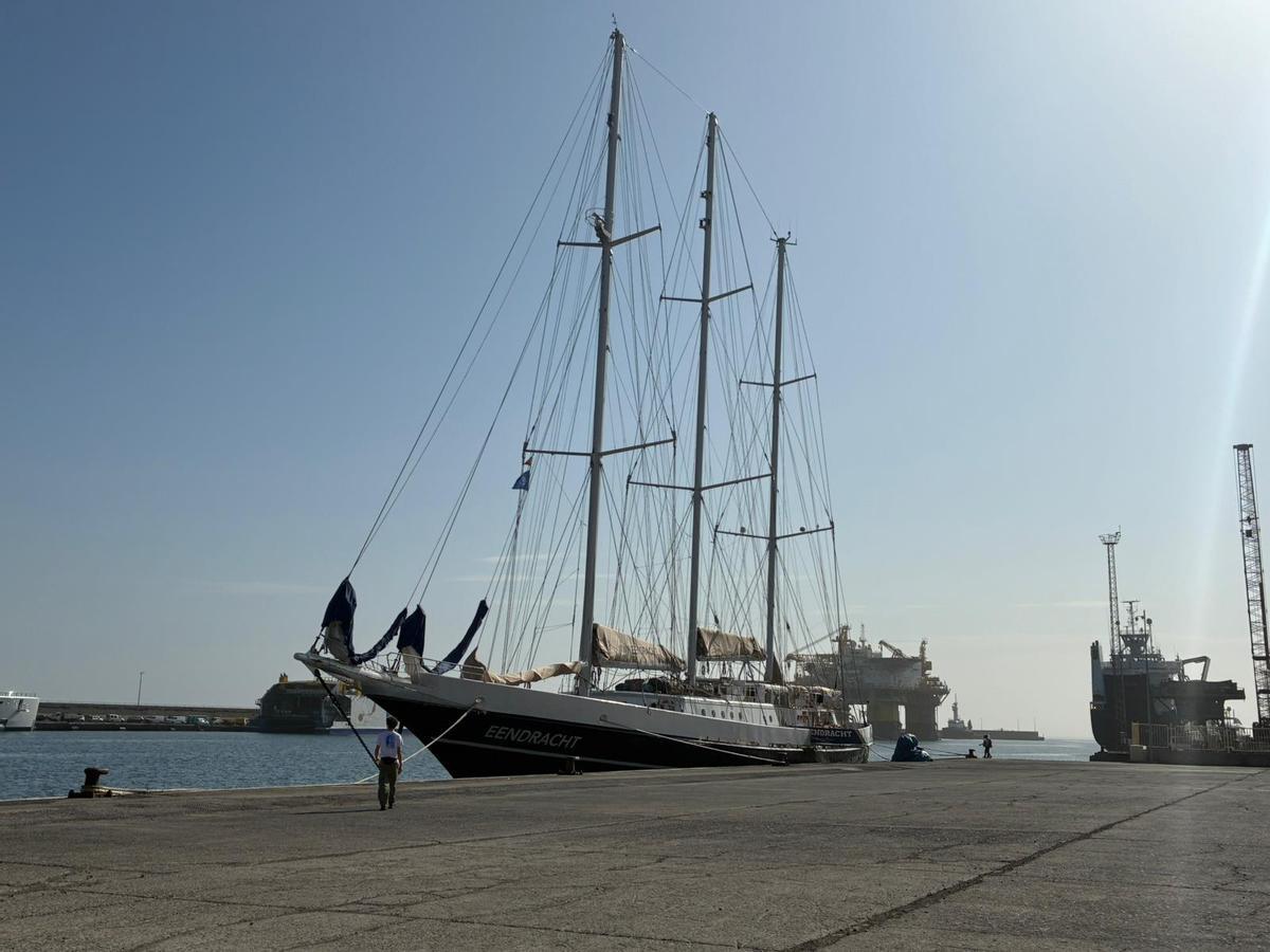 Distintas embarcaciones coinciden en un Puerto de Santa Cruz de varios quilates