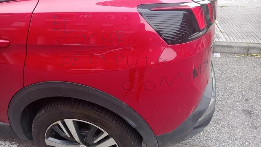 El vehículo de la candidata de IU en San Martín aparece rayado y con pintadas: &quot;El coche de la puta comunista&quot;