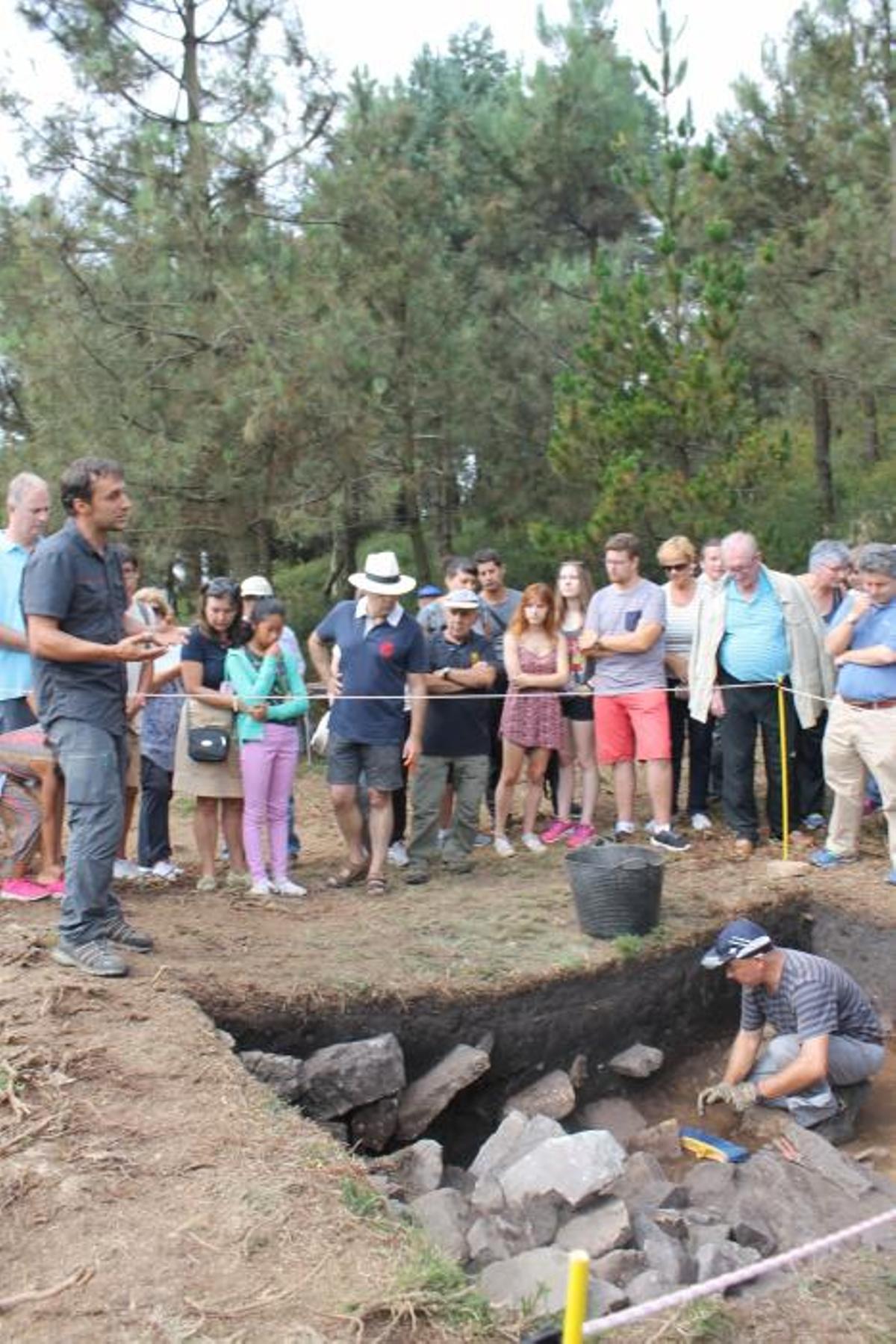 Jornada de puertas abiertas en el dólmen de Salas