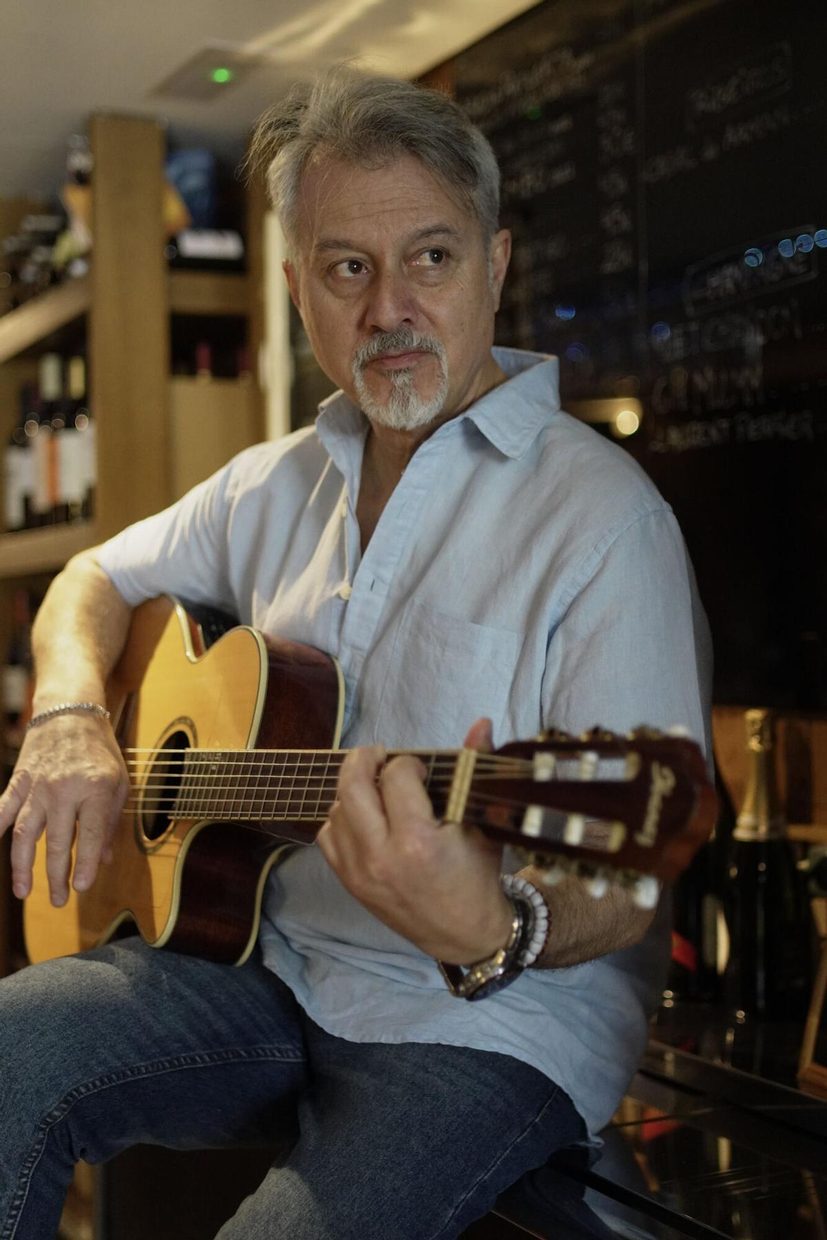 José Faiado, responsable de la taberna Os Belés en Monelos