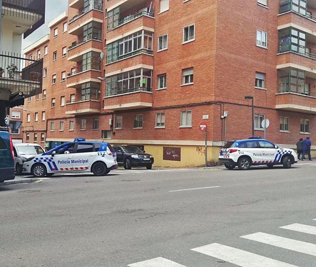 Patrullas de la Policía Municipal acuden a desalojar una fiesta. | Cedida