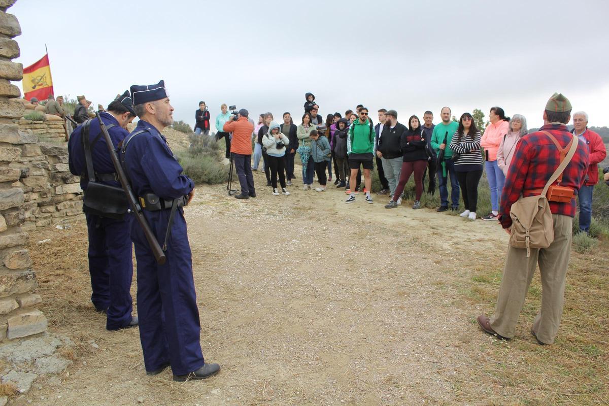 Los recreacionistas han portado prendas, enseres y armas fieles a la época