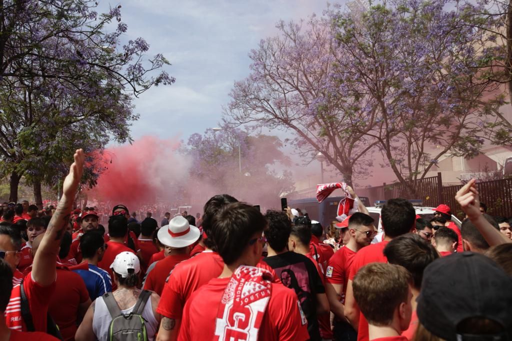 Ambiente y recibimiento a los jugadores antes del Peña Deportiva - Real Murcia