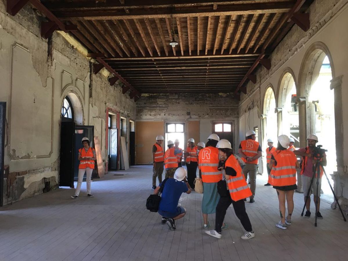 Estado en el que se encuentra el salón de plenos que se recuperará en su totalidad, de lado a lado, dado que antes había sido dividido respecto a su estado original.