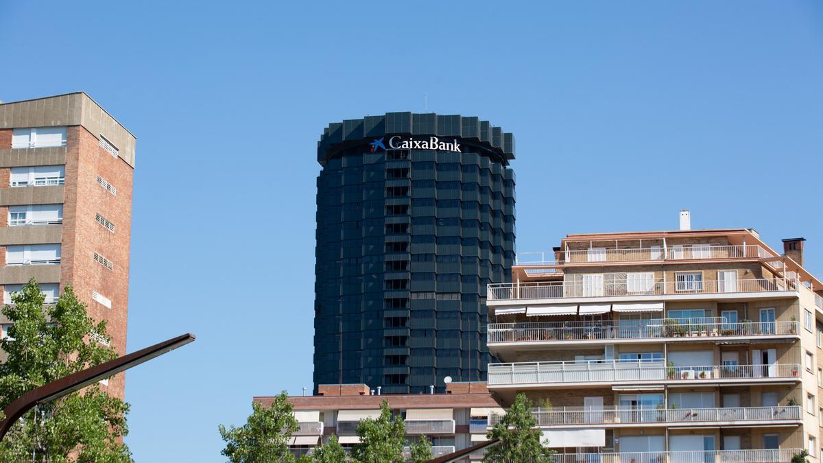 Fachada de la sede de CaixaBank en la Avenida Diagonal de Barcelona.