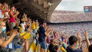 ¡Qué emocionante! El Camp Nou, en pie y entre aplausos para recibir a Ansu Fati