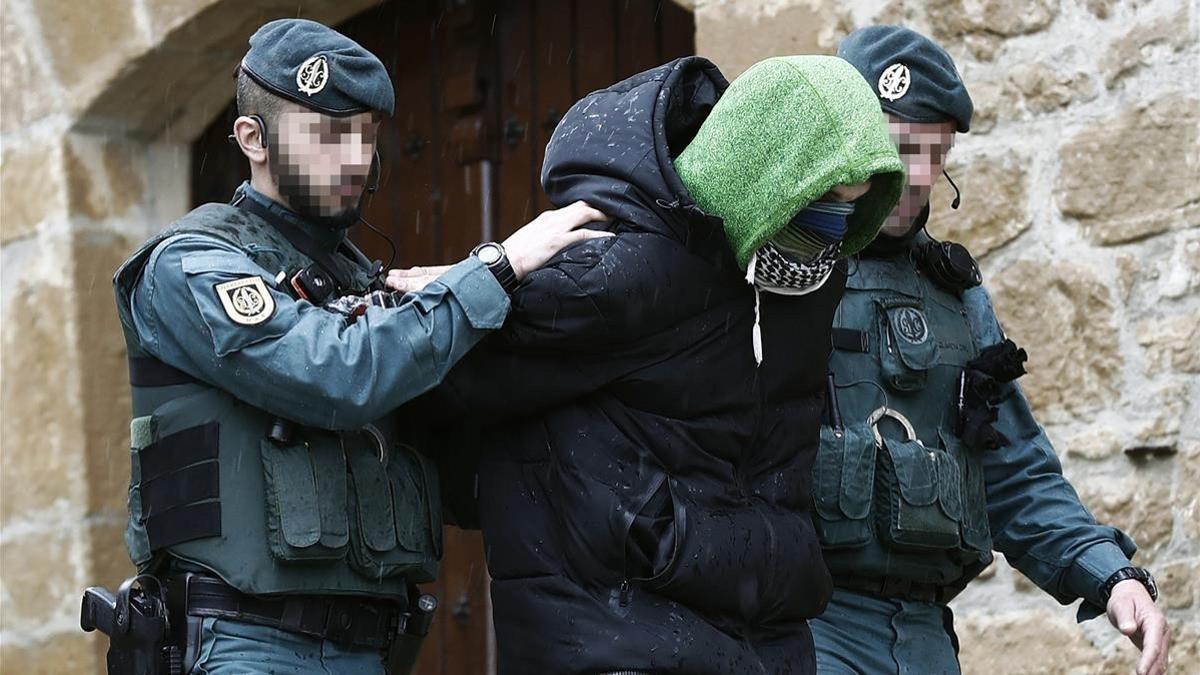 El joven de 27 años tras ser detenido por la Guardia Civil.