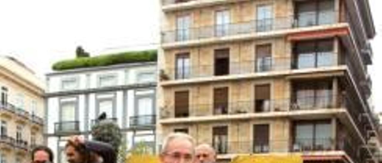 Cristóbal Aguado, en una concentración celebrada en la plaza de la Virgen de Valencia hace una década.