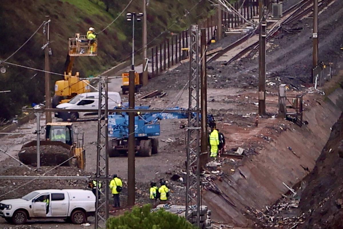 Imagen de archivo de los trabajos realizados en la zona del accidente ferroviario.