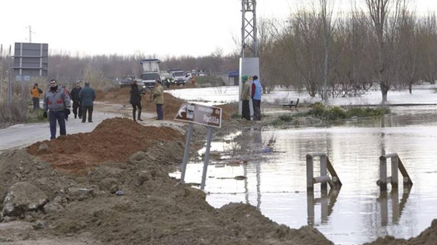 Evacuados 600 vecinos en dos pueblos de Zaragoza por la crecida del Ebro