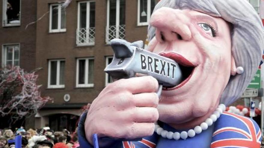 Una carrossa alemanya ridiculitza Theresa May i el seu Brexit