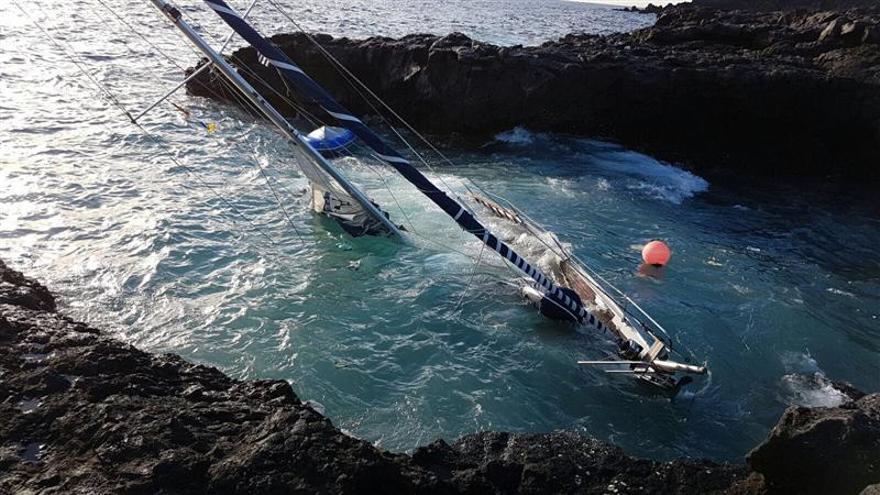 Un velero encalla en El Socorro