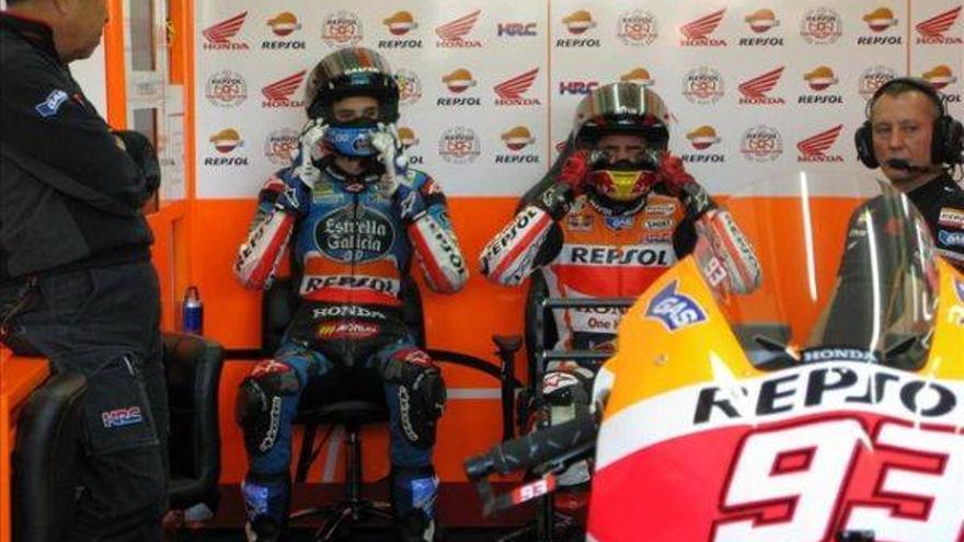 Àlex disfruta, junto a Marc, del regalo de Honda en Cheste