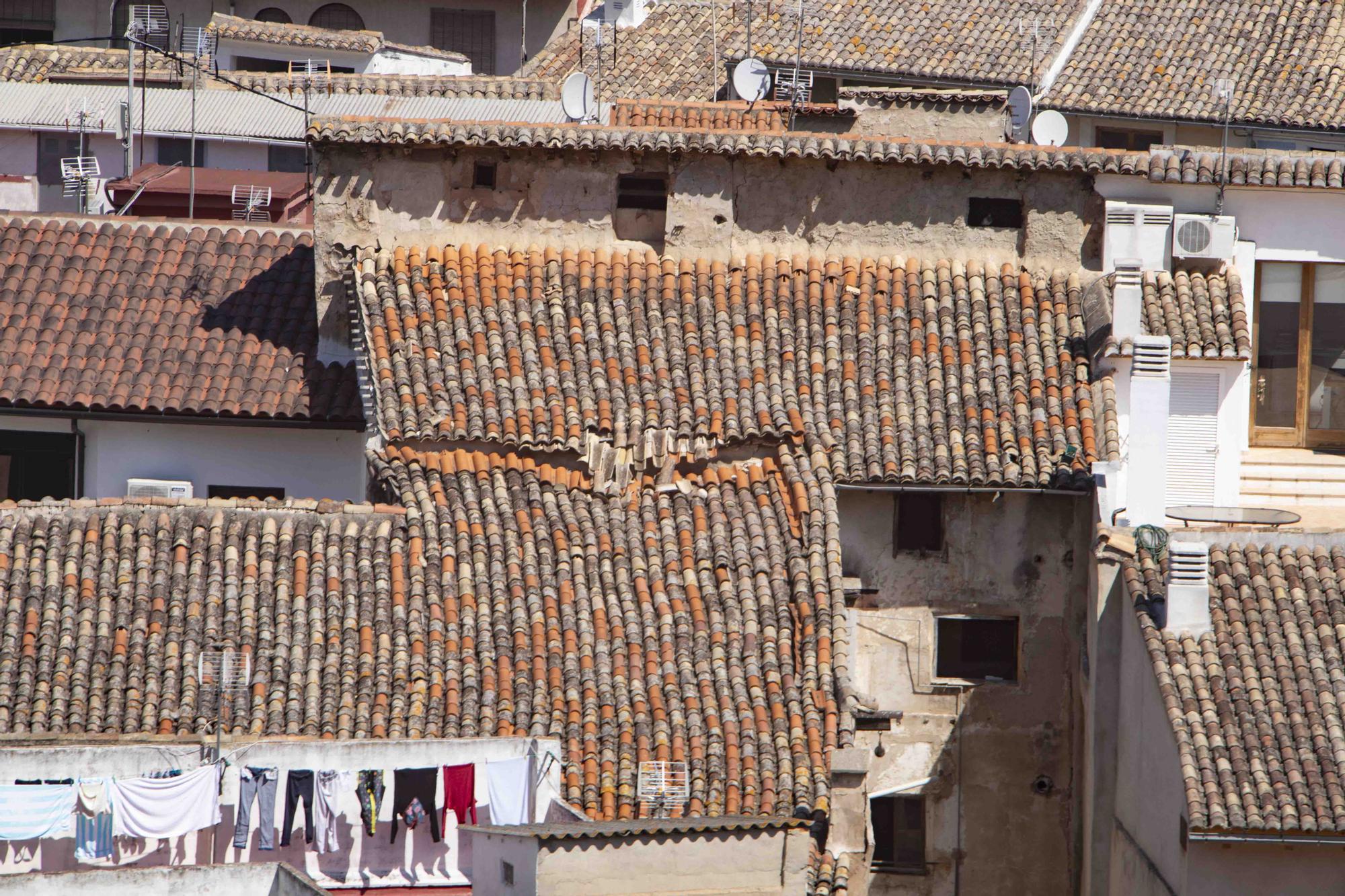 Sobrevuelan con un dron el casco antiguo de Xàtiva para identificar inmuebles en mal estado