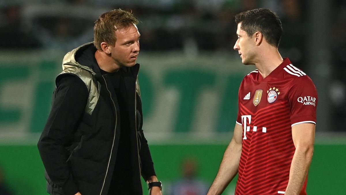 Julian Nagelsmann y Robert Lewandowski durante un partido del Bayern Múnich