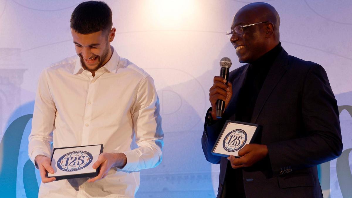 Joan García y Tommy Nkono, en la presentación de los actos del 125º aniversario del Espanyol.