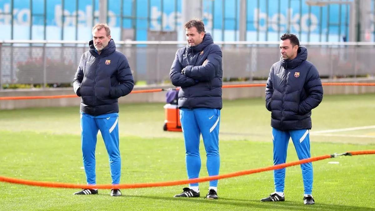 Òscar Hernández, Sergio Alegre y Xavi Hernández, durante un entrenamiento en su etapa en el Barça