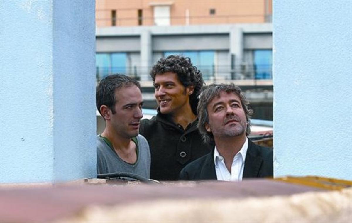 Pau Vidal, Ricard Galiana i Sergi Pons, ahir, a la terrassa de la Diagonal que dóna accés al seu estudi. Pau Vidal, Ricard Galiana i Sergi Pons, ahir, a la terrassa de la Diagonal que dóna accés al seu estudi.
