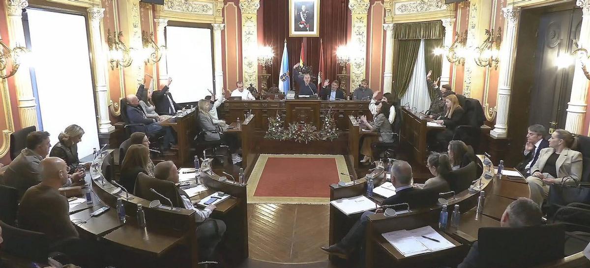 El grupo de Gobierno de DO, el único que está votando a favor del reglamento de la piscina termal. | IÑAKI OSORIO