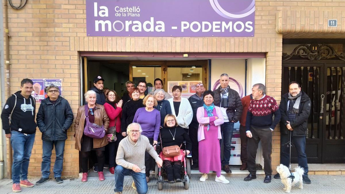 Els assistents a la trobada oberta per a reforçar la formació morada en la seu de Castelló de la Plana.