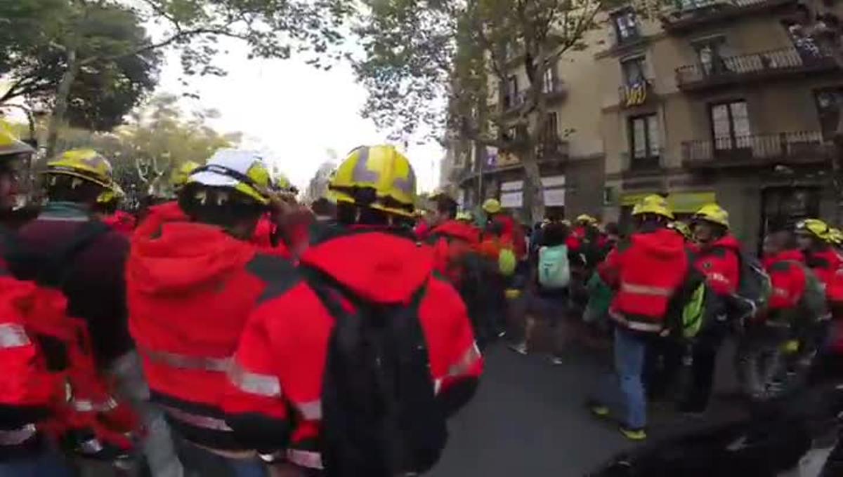 Bombers a la manifestació.