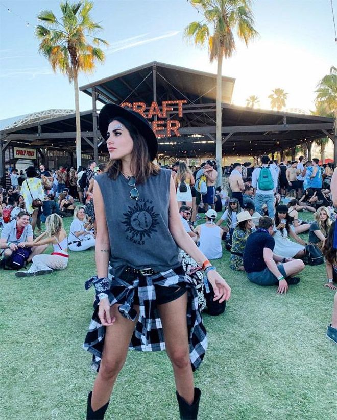El look de Mery Turiel en Coachella con botas 'cowboy' de Sendra