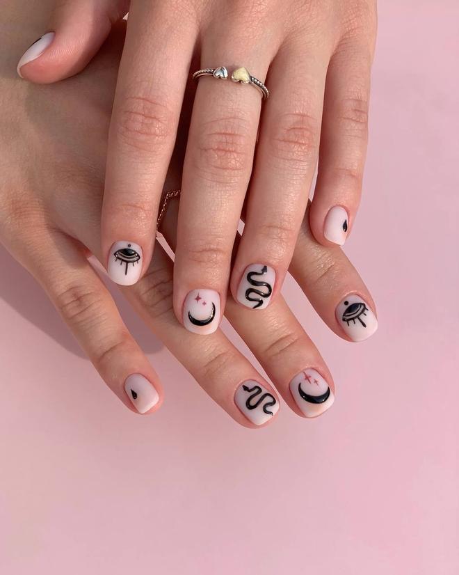 Manicura con formas geométricas