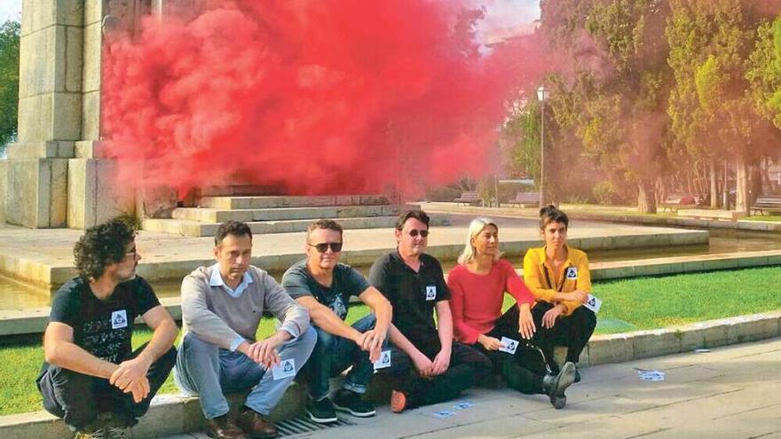 La AAVIB y otros agentes culturales protestaron frente a Sa Feixina.