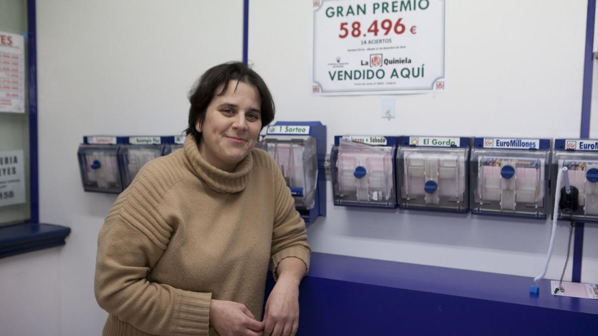 Elsa Junquera en una imagen de archivo en su administración, tras dar un premio.