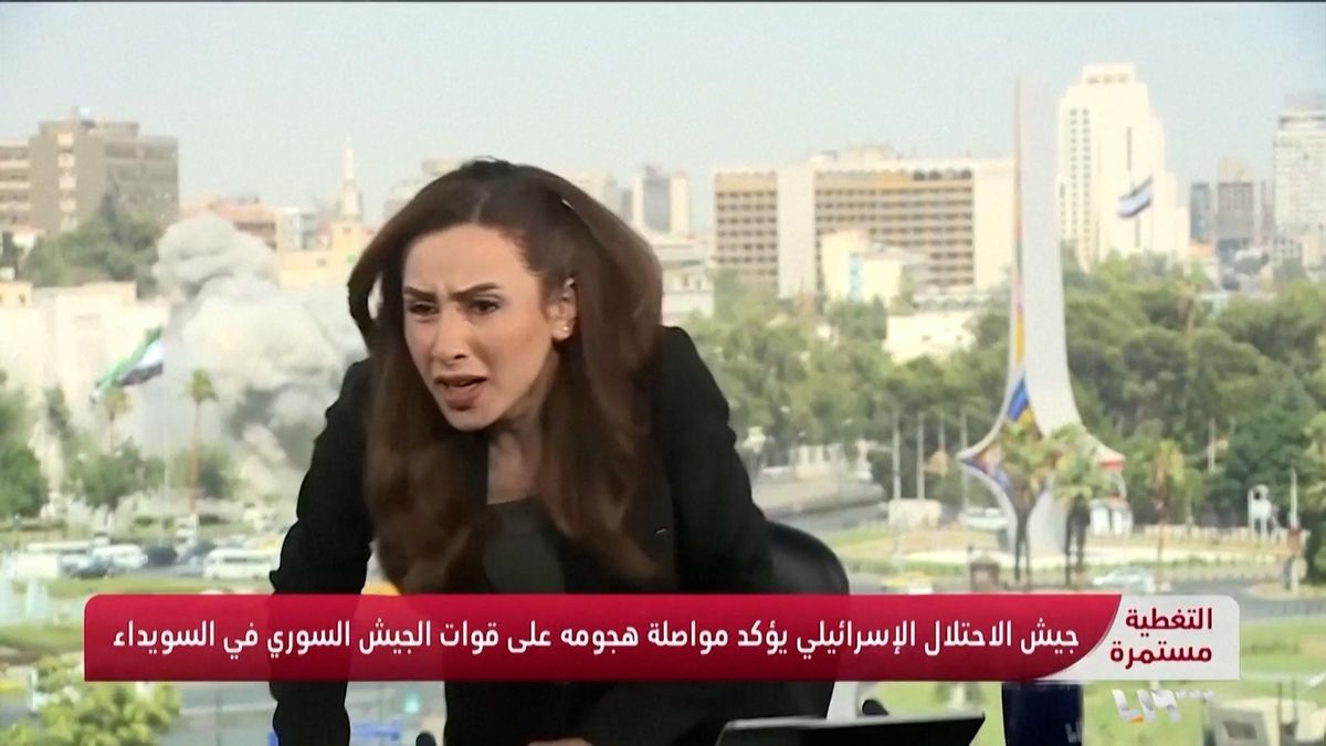 Un bombardeo israelí en Damasco sorprende en directo a una periodista mientras presentaba las noticias