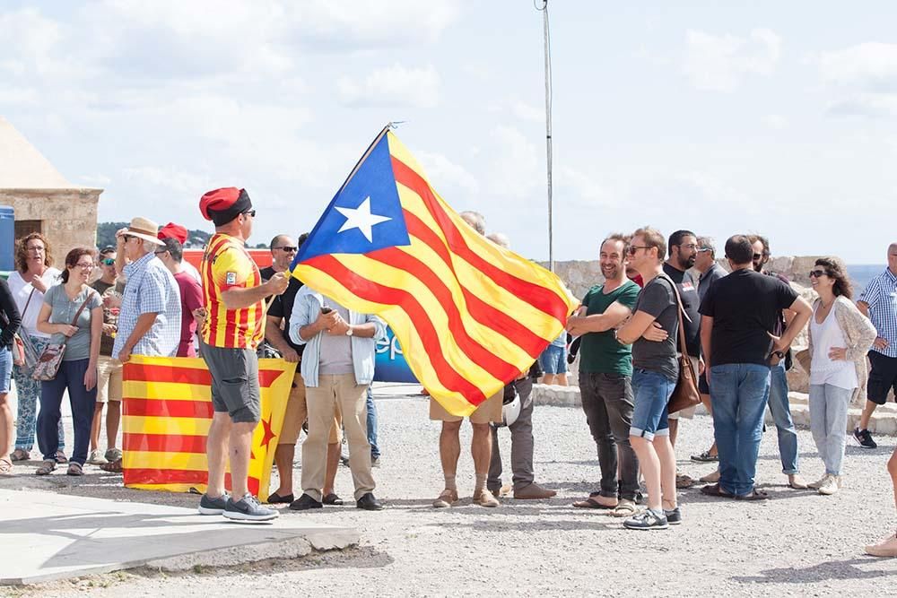 60 personas en Ibiza en apoyo del referéndum.