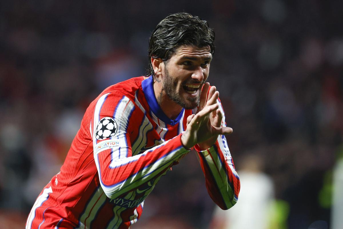 MADRID, 21/01/2025.- El centrocampista argentino del Atlético de Madrid, Rodrigo de Paul, durante el encuentro correspondiente a la fase regular de la Liga de Campeones que disputan hoy martes Atlético de Madrid y Bayer Leverkusen en el estadio Metropolitano, en Madrid. EFE / Juanjo Martín.. atletico madrid . bayer leverkusen. liga campeones 2024/2025 atletico madrid . bayer leverkusen. 07. accion. riyadh air metropolitano