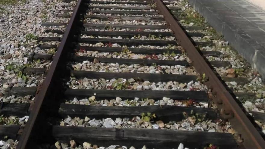 Tres muertos tras arrollar un tren a un coche en Guadalajara