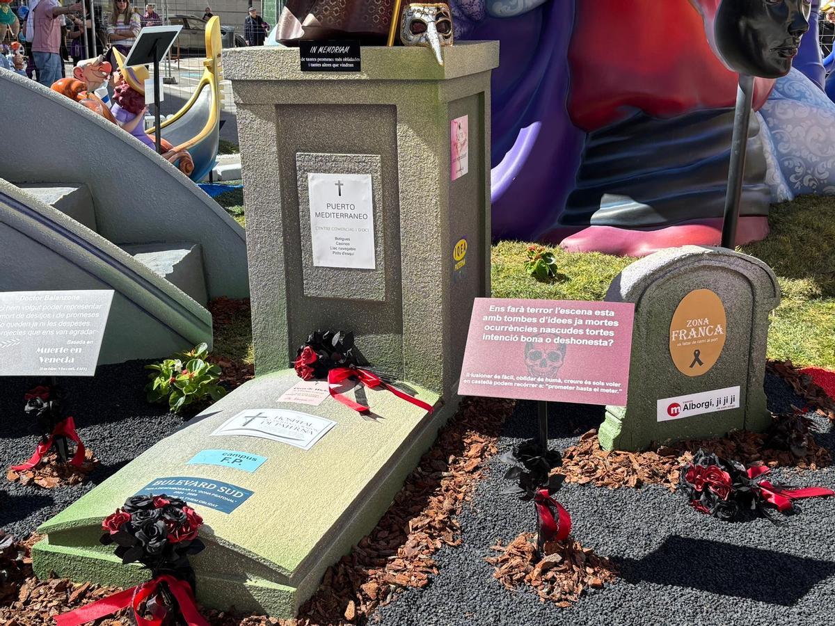 Monumento de la falla Jacinto Benavente-Alborxí que hace referencia a los proyectos enterrados de Paterna.