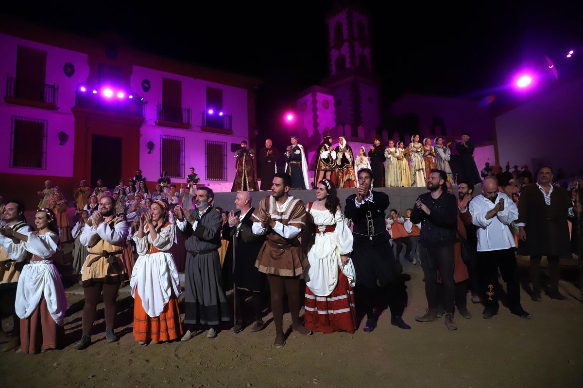 Fuenteovejuna levanta el telón