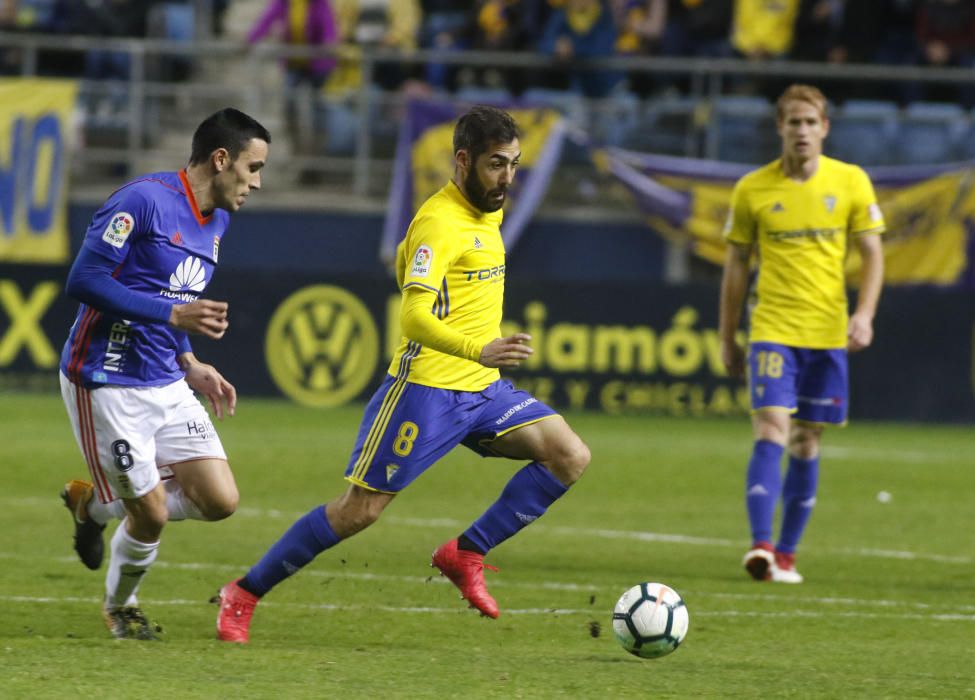 El partido entre el Cádiz y el Real Oviedo, en imágenes