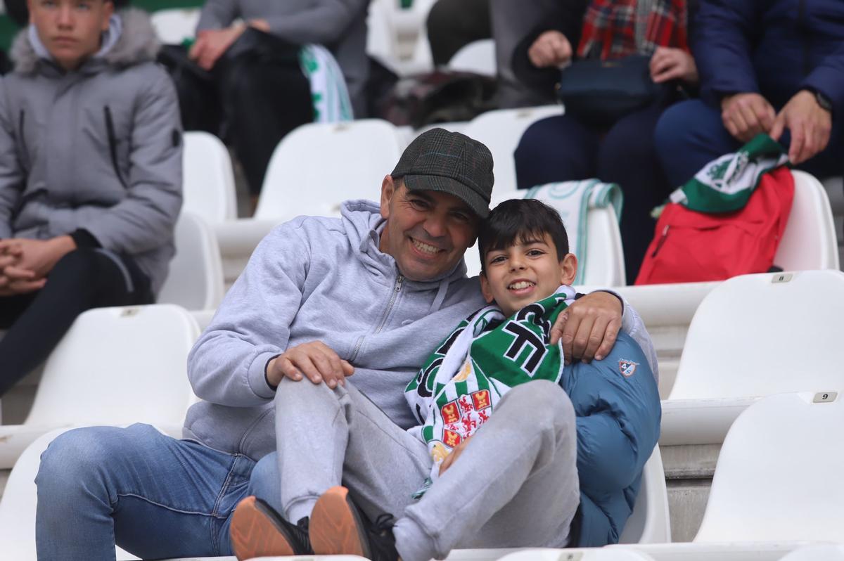 Córdoba CF-Melilla: las imágenes de la afición en El Arcángel