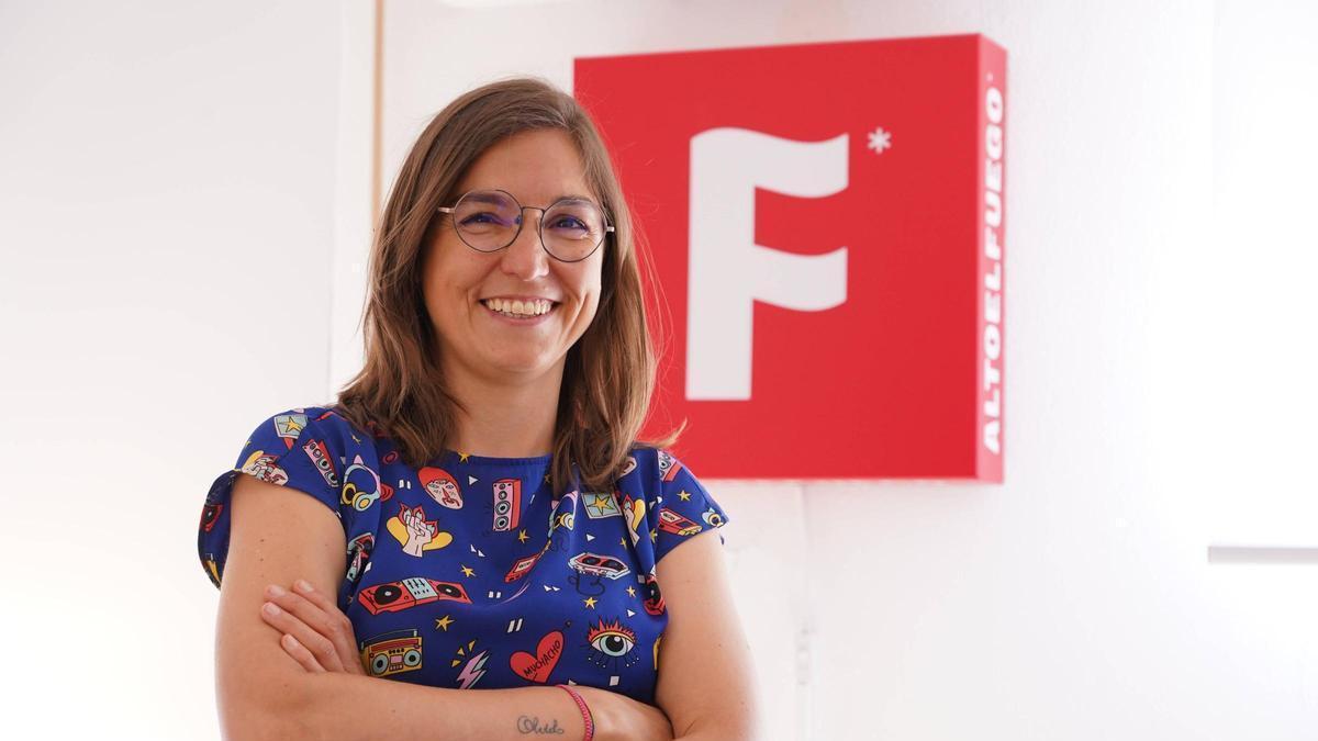 Ester Antón en la sede de Alto el Fuego