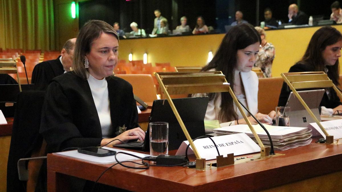 L'advocada de l'Estat davant la UE, Andrea Gavela, a la Sala Gran del Tribunal de Justícia de la UE (TJUE) a l'inici de la vista sobre les prejudicials del Tribunal de Comptes relativa a la llei d'amnistia
