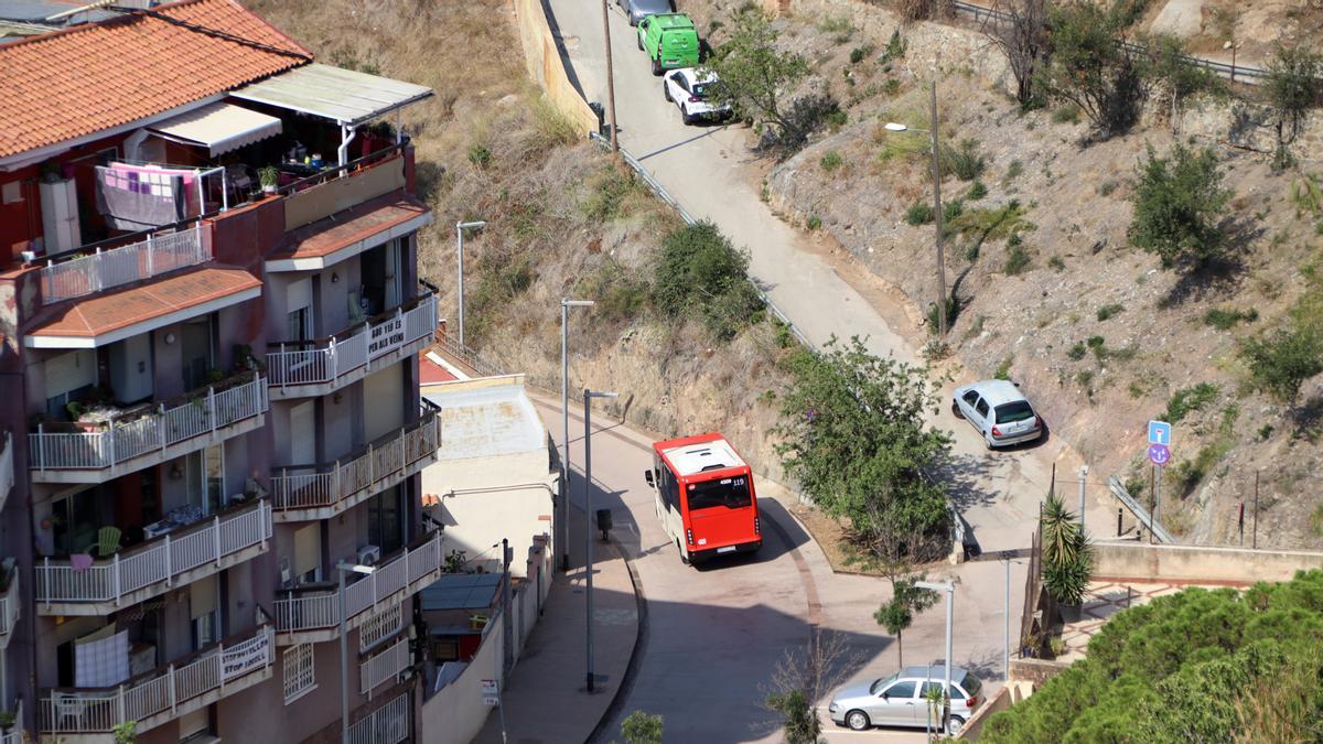 El Turó de la Rovira denuncia que la masificación turística colapsa los buses del barrio