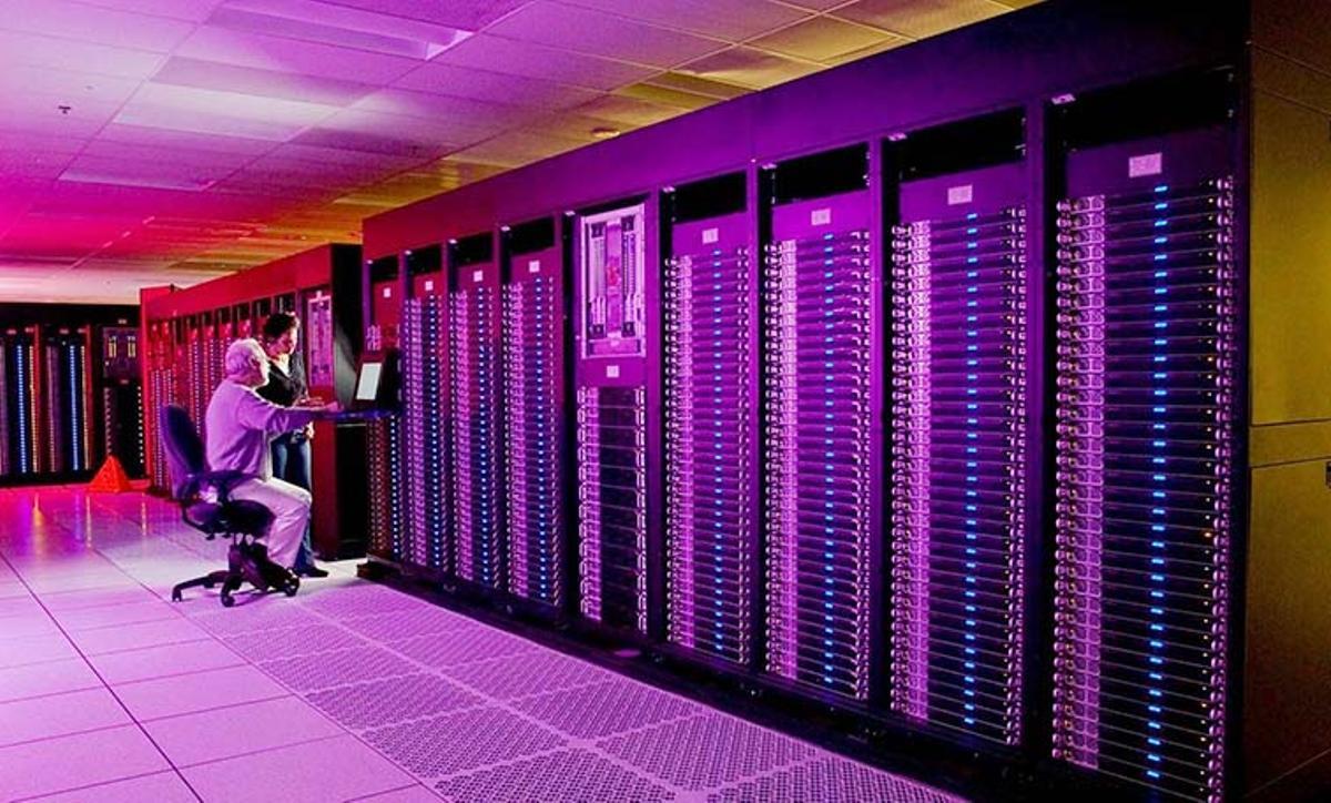 Imatge d’un centre de dades, instal·lacions de gran consum hídric i energètic