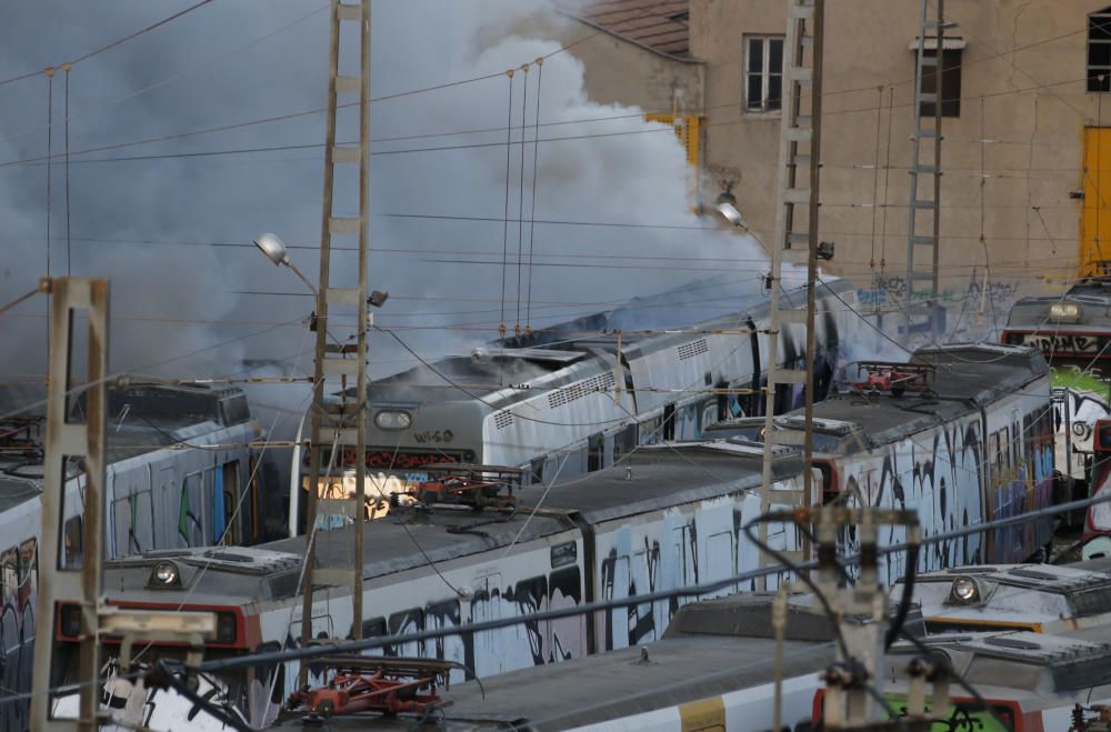 Incendio en un antiguo taller de FGV de Torrent