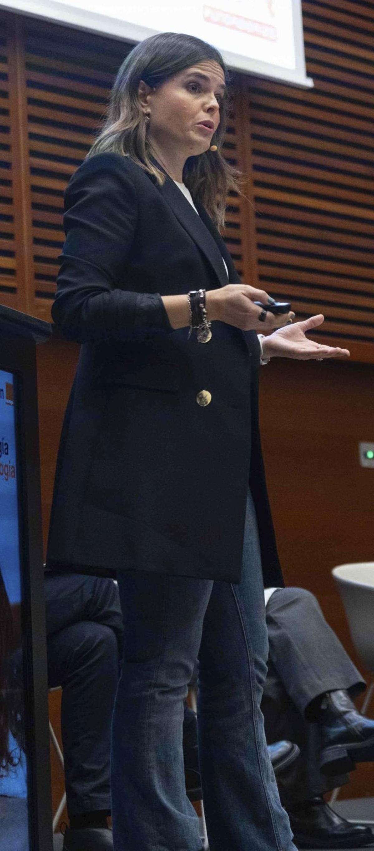 La psicóloga, durante una de sus conferencias. | CEDIDA