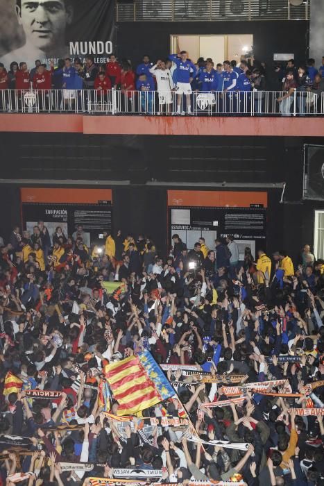 Euforia en el balcón de Mestalla