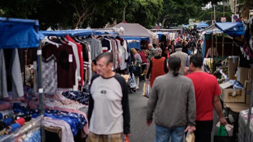 El mercadillo abre todos los domingos en la zona del Mercado.