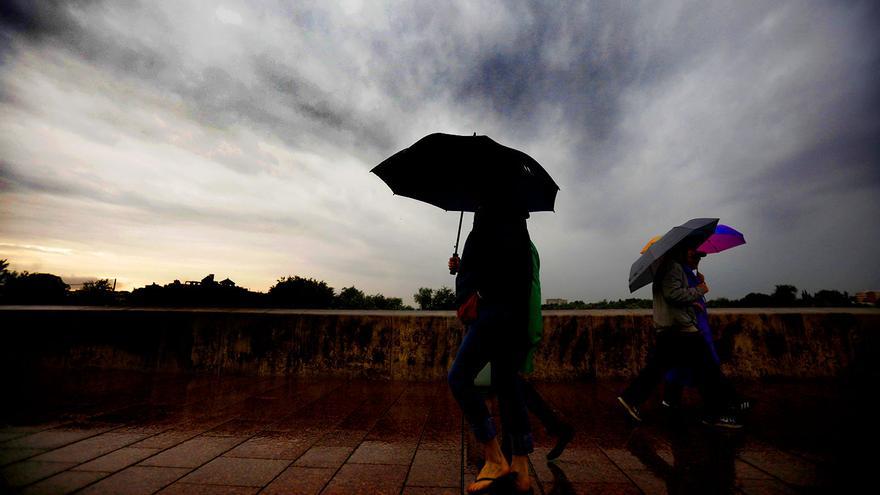 Sevilla se enfrenta hoy sábado a 30 litros de lluvia por metro cuadrado en una hora, tormentas y vientos de 70km/h