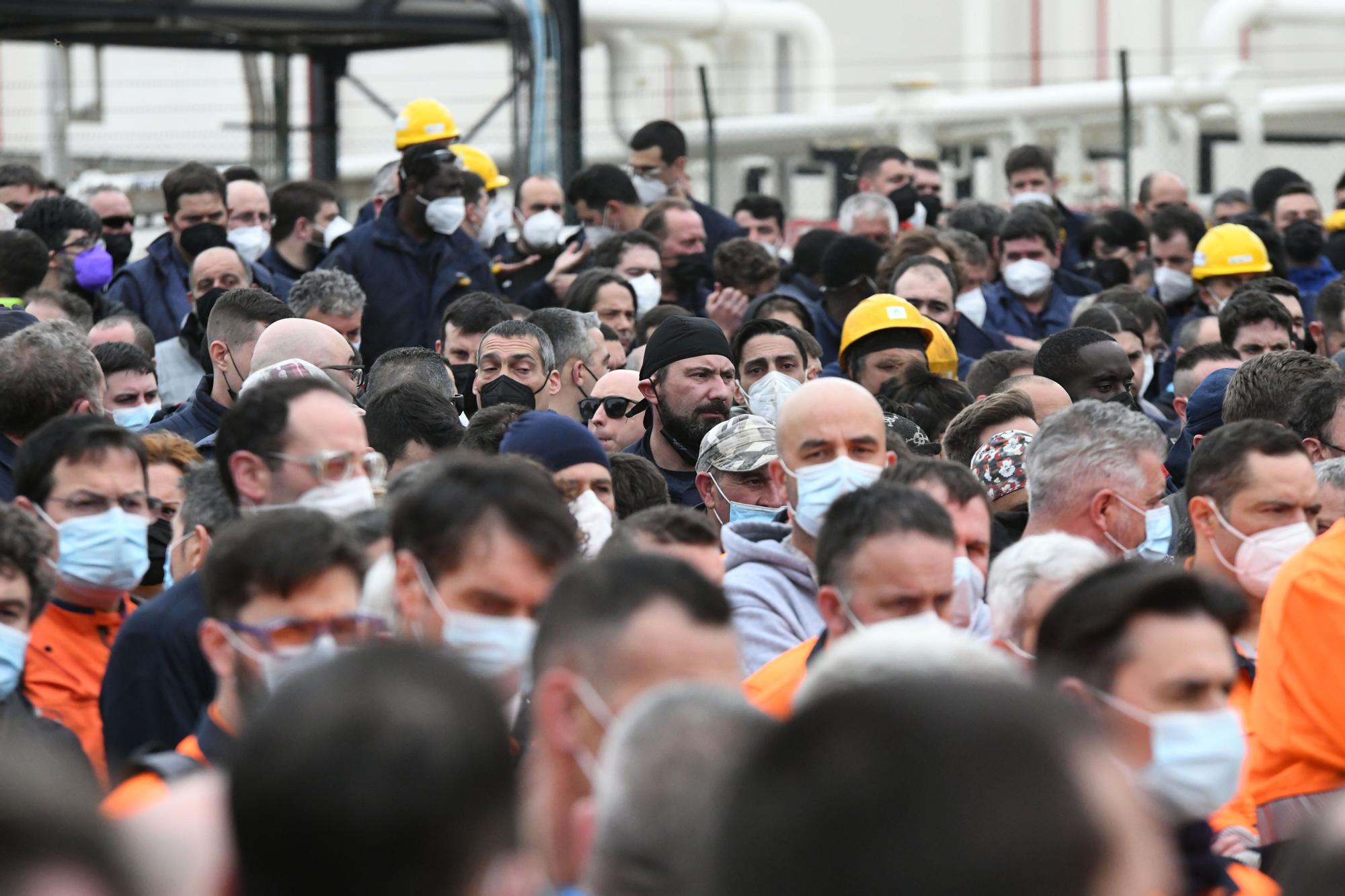 Repsol suspende los trabajos en la refinería en señal de duelo