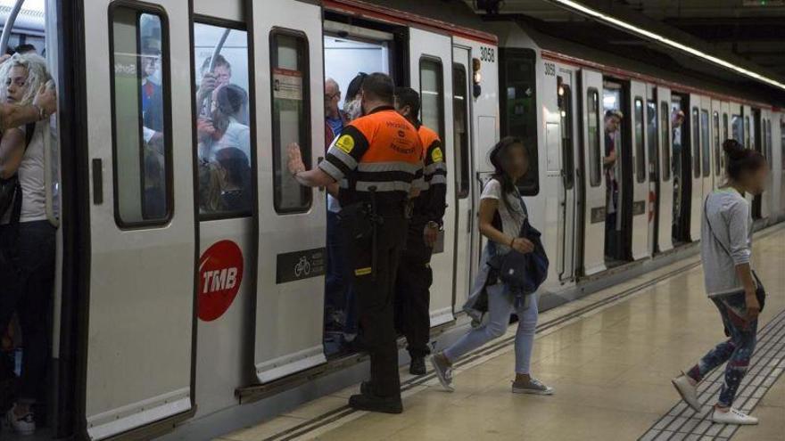 Apuñalado un vigilante del metro en Barcelona