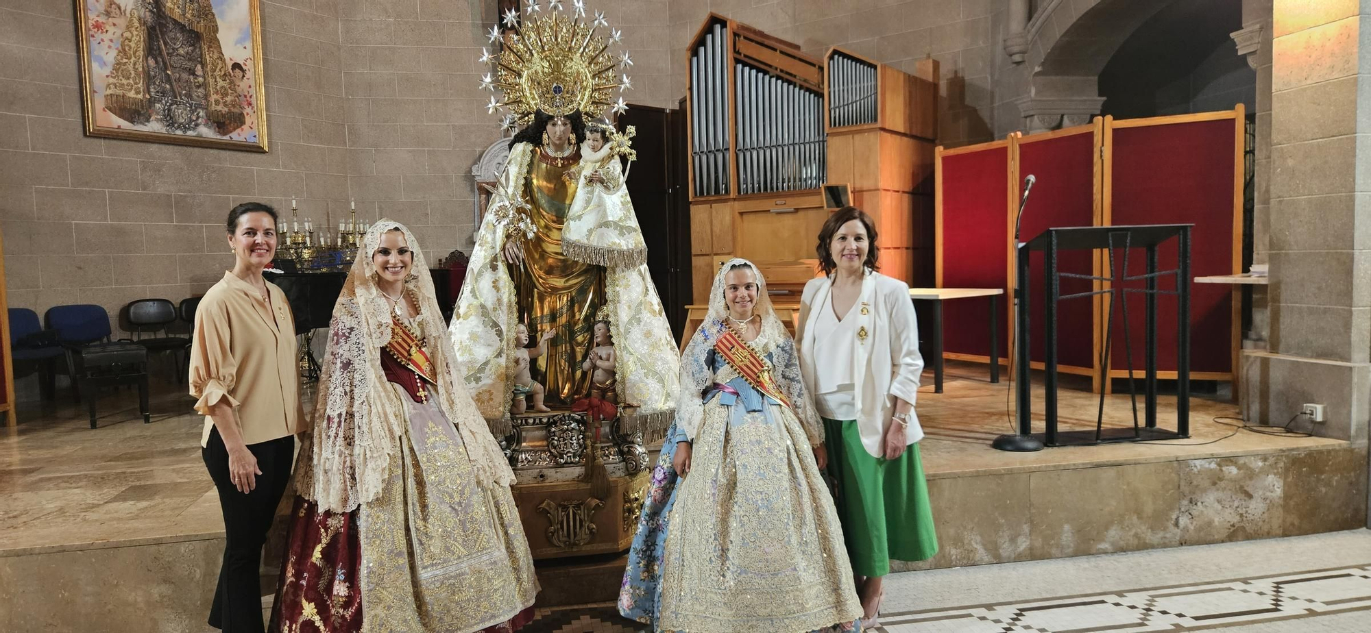 El Besamanos de falleras mayores y cortes 2024, en imágenes